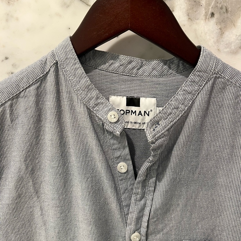 Button down - Picture 3 of 4